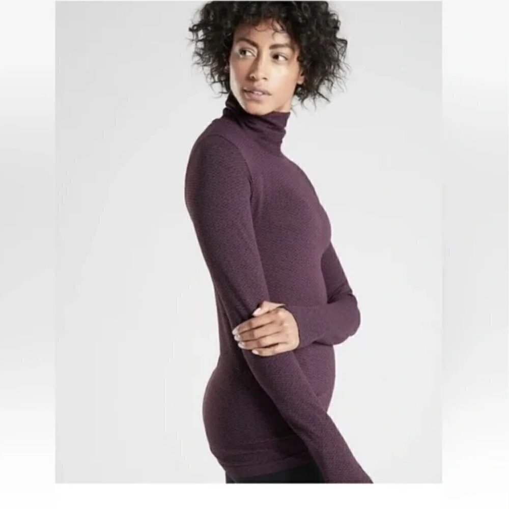 Athleta Flurry Peak Turtleneck in Burgundy size Medium